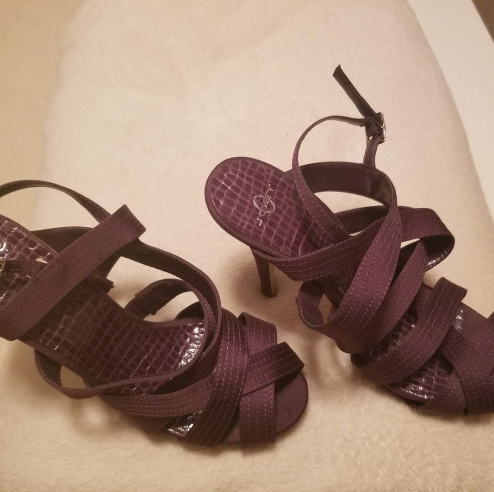 Heels - Picture 3 of 5